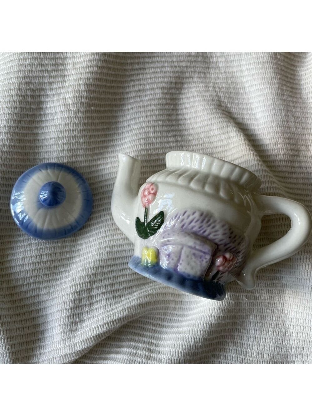 Mini Teapot 🫖 - Picture 2 of 7